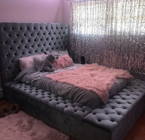 Pink Grey Room Ideas, Bedroom Decor Pink And Black, Room Ideas Queen Bed, Gray And Pink Bedroom Ideas, Cute Bedframes, Cute Bed Frames, Black And Pink Bedroom Ideas, Black And Pink Room Ideas, Grey And Pink Bedroom Ideas