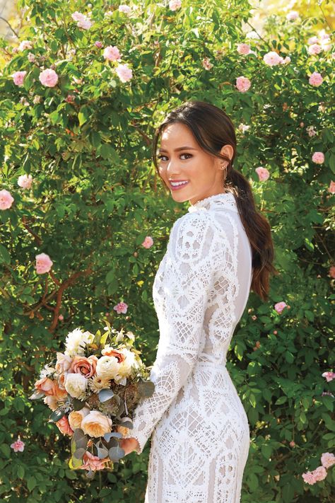 From Chrissy Teigen and Emma Stone to Kirsten Dunst and Vanessa Hudgens, get wedding hairstyle ideas for round-shaped faces from these celebrities. Low Bun Wedding Hair, Wedding Hairstyles And Makeup, Cool Hairstyles For Girls, Jamie Chung, Simple Wedding Hairstyles, Elegant Wedding Hair, Best Wedding Hairstyles, Wedding Hair Inspiration, Martha Stewart Weddings