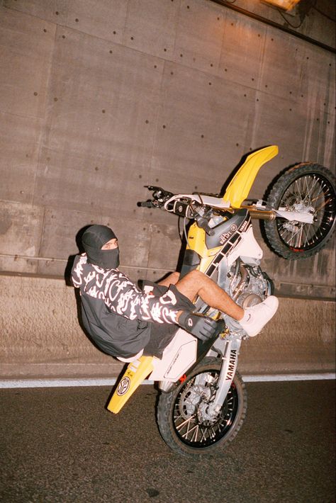 Dirtbike Aesthetic, Dirt Bike Aesthetic, Motorbike Wheelie, Dirt Bike Riding, Motocross Love, Biker Photoshoot, Bike Aesthetic, Biker Aesthetic, Street Bike