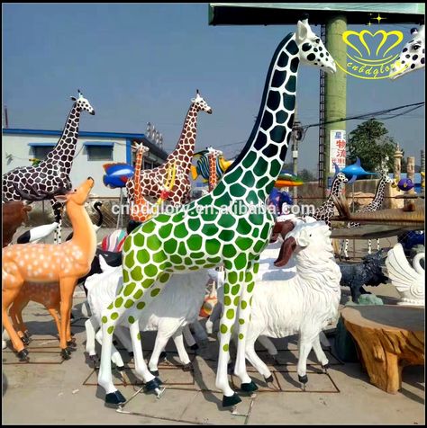 fiberglass giraffe Street Landscape Design, Landscape Design Modern, Garden Flamingo, Giraffe Statue, Giraffes Statues, Street Landscape, Deer Statues, Modern Art Sculpture, Chicken Garden