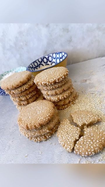 Sivan's Kitchen on Instagram: "Ok friends, easiest and most delicious cookie EVER ❣️ VEGAN ✅ GLUTEN FREE ✅ Tahini-coconut cookies made with clean and simple ingredients, anyone can make these. Yields about 18 cookies Ingredients : 1 full cup of almond flour 1/2 cup of sesame paste/tahini 1/2 cup of finely shredded coconut 1/2 tsp. baking soda 1/3 cup maple syrup 1 tsp. vanilla extract For rolling the cookies, you’ll need about 1/2 cup of sesame seeds and 1/2 cup of shredded coconut Tahini Cookies Recipe, Seed Cookies, Sesame Cookies, Tahini Cookies, Tahini Recipe, حلويات عربية, Classic Peanut Butter Cookies, Desserts Vegan, Sesame Seed