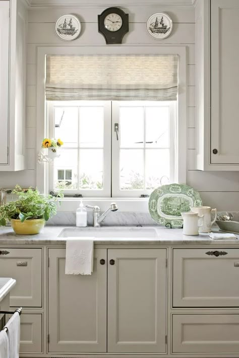 Cape Cod Cottage Kitchen, Cape Cod Galley Kitchen, Cape Cod Aesthetic House Interior, Country Cottage Kitchen Backsplash, Cape Cod Decorating Ideas, Cape Cod House Kitchen, Cap Cod Style Homes Interior Design, Modern Cape Cod House Interiors, Cape Cod Kitchen Ideas