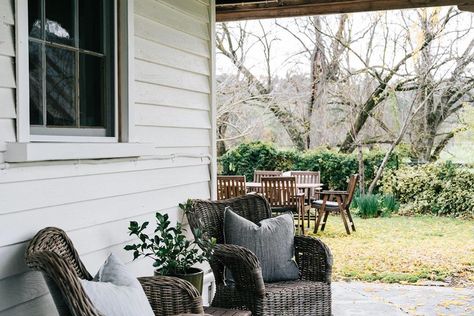 THE COTTAGE AT DUNMORE on Instagram: “The perfect spot to welcome in the first day of spring 🌿 * * * 📷 @marniehawson #thecottageatdunmore #seasons #spring #weekendinthecountry…” Weatherboard House, Cottage Exterior, White Farmhouse, Farm Stay, Farmhouse Exterior, Australian Homes, The Cottage, The Ranch, Cottage Homes