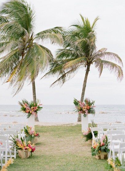 Tropical Ceremony Setting with Baskets of Native Flowers Wedding Themes Ideas, Belize Wedding, Jamaica Wedding, Beachside Wedding, Tropical Beach Wedding, Themes Ideas, Wedding Beach Ceremony, Art Wedding Photography, Hawaiian Wedding