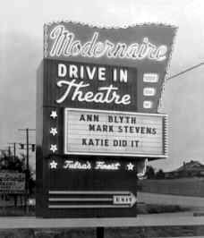 Drive-ins.com - Admiral Twin Drive-In Drive In Theatre, Movie Theater Aesthetic, Drive In Cinema, Theater Sign, 50s Aesthetic, Theatre Sign, Drive In Movie Theater, Theatre Lighting, Outdoor Theater