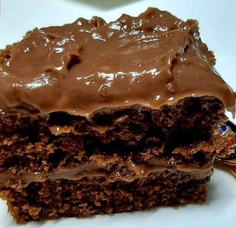 Super moist microwave Milo cake In... - My Resepte Joernaal Milo Cake, Microwave Cake Recipe, Microwave Cake, Ice Cream Tubs, Icing Tips, Cooking Art, How Sweet Eats, Cake Ingredients, A Bowl