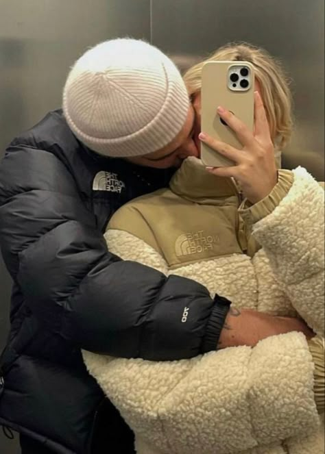 Goofy Couples, North Face Puffer Jacket, Secret Relationship, Foto Casual, Cute Couples Photos, Photo Couple, Couples Poses For Pictures, Cute Relationship Goals, Paros