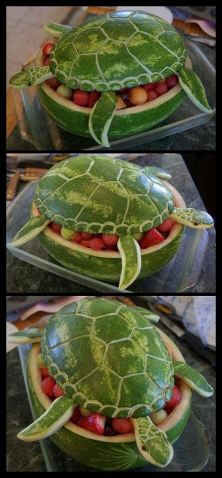 Turtle Watermelon Tropisk Fest, Watermelon Turtle, Pools Ideas, Watermelon Art, Decorações Com Comidas, God Mad, Beach Diy, God Mat, Hawaiian Party