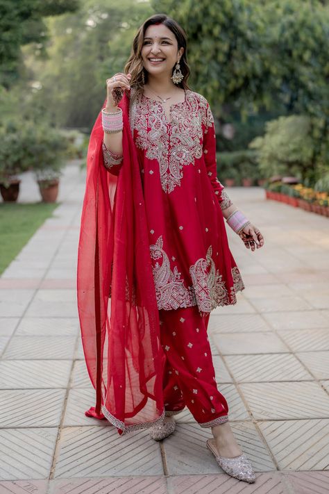 Shop for these amazing collections of Red Anarkali And Salwar Pure Silk Hand Embroidered Zardozi Work Kalpa Set For Women by Mrunalini Rao online at Aza Fashions. Mrunalini Rao Anarkali, Short Anarkali Suits With Pants, Parineeti Chopra Outfits Indian, Parineeti Chopra Outfits, Short Anarkali Suits, Red Salwar Suit, Short Anarkali, Mrunalini Rao, डिजाइनर कपड़े