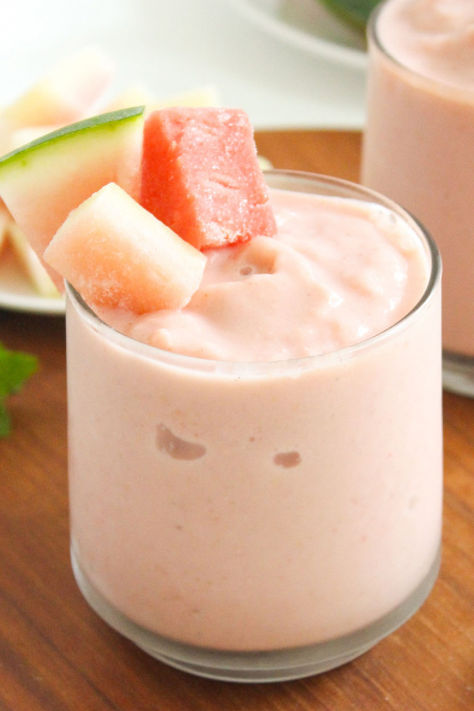 You’ll want to sip and savor this refreshing watermelon rind smoothie all summer long. Inflammation Diet Recipes, Menstrual Phase, Health Shakes, Smoothie Recipies, Cold Drinks Recipes, Delicious Cupcakes Recipes, Smoothie Popsicles, Watermelon Drink, Juice Smoothies Recipes