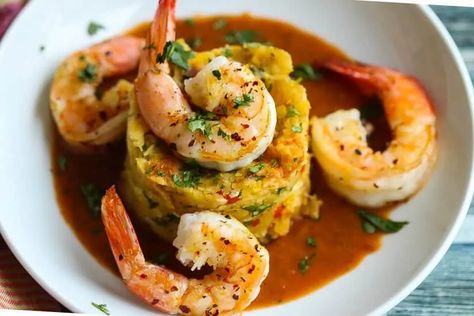 Puerto Rican Mofongo Recipe, Shrimp Mofongo, Puerto Rican Mofongo, Plantain Soup, Mofongo Recipe, Kimchi Ramen, Mashed Plantains, Roasted Red Pepper Sauce, Boricua Recipes