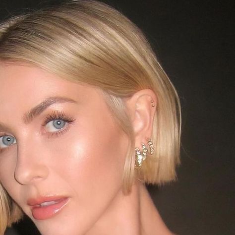 Julianne Hough on Instagram: "Upclose & personal 😉" Julianne Hough Pink Hair, Juliana Hough Hair, Julianne Hough Short Hair, Julianne Hough Hair, Julianne Hough, Short Blonde Hair, Short Bob, Long Shorts, Great Hair