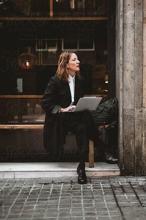 Female Ceo Outfits, Business Portraits Woman, Female Ceo, Professional Headshots Women, Business Portrait Photography, Foto Top, Headshots Women, Corporate Portrait, Business Photoshoot