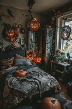 Vintage Halloween Bedroom, Vintage Halloween Aesthetic Decor, Halloween Themed Bedroom, Halloween Bedroom Aesthetic, Witch Bedroom, Halloween Wishlist, Spooky Bedroom, Haloween Decor, Bohemian Witch