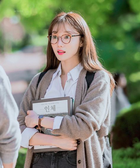 Lee Sung Kyung Doctors, College Outfit Inspiration, Dr. Romantic 2, College Girl Outfits, Dr Romantic, Romantic Doctor Teacher Kim, Dr. Romantic, Medical Photography, Med School Motivation