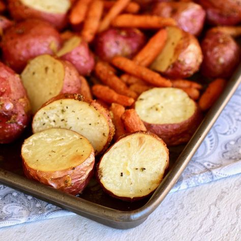 These roasted carrots and potatoes flavored with honey, lemon zest, and oregano are simple to make and can be served with just about any main dish. Roasted Carrots And Potatoes, Balsamic Carrots Roasted, Oven Roasted Carrots, Roasted Potatoes And Carrots, Red Potato Recipes, Honey Roasted Carrots, Foil Pack Meals, Potatoes And Carrots, Dump Meals