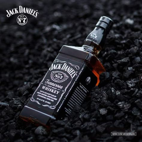 Jack Daniels Photography, Jack Daniels Wallpaper Iphone, Jack Daniels Aesthetic, Jack Daniel Aesthetic, Jack Daniels Wallpaper, Jack Daniels Party, New Year Wishes Video, Jack Daniels No 7, Jack Daniels Bottle