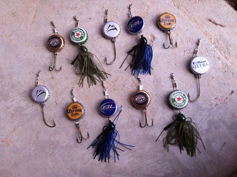 I finally did a Pinterest craft!!! DIY beer bottle Cap fishing lures Diy Beer Bottle, Beer Bottle Diy, Beer Bottle Cap Art, Bottle Cap Fishing Lures, Bottle Cap Projects, Homemade Fishing Lures, Diy Fishing Lures, Diy Beer, Beer Bottle Caps