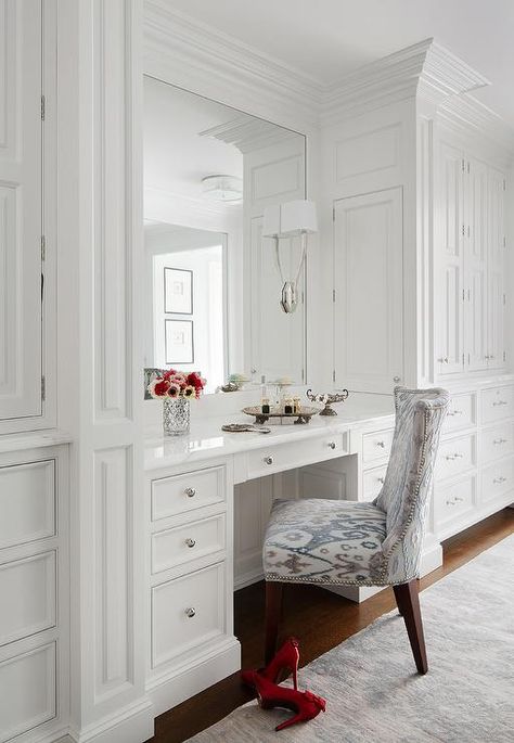 Gorgeous dressing room features a white built in makeup vanity topped with white marble under a framed mirror illuminated by Ruhlmann Single Sconces alongside a blue and gray ikat chair. Makeup Storage Bedroom, Closet With Vanity, Makeup Bord, Mirrors Bedroom, Built In Vanity, Large Mirrors, Closet Vanity, White Closet, Wardrobe With Dressing Table