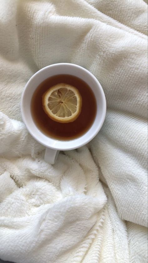 Tea Instagram Story, Lavender Hand Cream, Lemon Tea, Coffee Photography, Healthy Girl, Instagram Feed Ideas, Cup Of Tea, Tea Lover, Healthy Diet