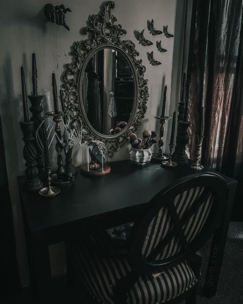 #gothicinterior hashtag on Instagram • Photos and Videos Gothic Room Ideas, Gothic Bedroom Ideas, Gothic Home Decor Ideas, Victorian Gothic Decor, Gothic Living Room, Victorian Room, Gothic Decor Bedroom, Goth Bedroom, Gothic Room