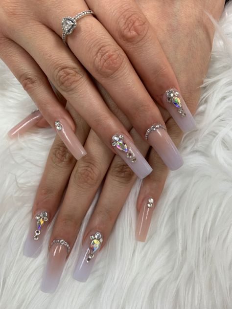 Ombre Nails Design With Rhinestones, Hombre Nails With Rhinestones, Ombre Crystal Nails, Nail Inspiration Diamond, Ombre Gems Nails, Ombré Bling Nails, Ombre French Tip Nails With Rhinestones, Glitter Ombre Nails With Rhinestones, Ombré Clear Nails