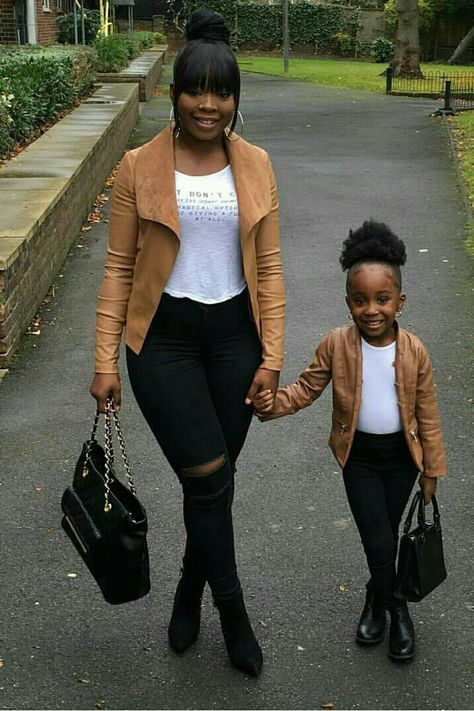 Mommy Daughter Photography, Matching Mommy Daughter Outfits, Matching Mommy Daughter, Mom Daughter Outfits, Mommy Daughter Outfits, Daughter Outfits, Mother Daughter Fashion, Mother Daughter Matching Outfits, Mom And Daughter Matching