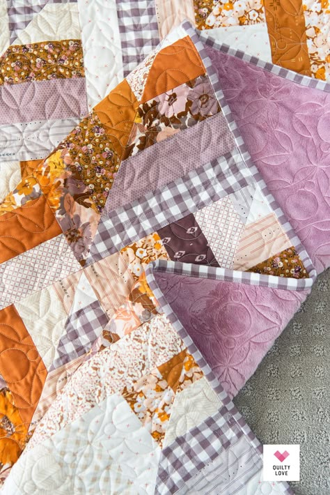 Lucky Log Cabins quilt by emily of Quilty Love. Sew up this quick and easy stash buster quilt pattern using fabrics in your stash. Quilty Love, Log Cabin Quilt Pattern, Long Arm Quilting, Homemade Quilts, Stash Buster, Classic Quilts, Country Quilts, Scrap Quilt Patterns, Log Cabin Quilts