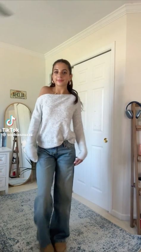 Autumn Blue Jeans Outfit, Flare Legging Fall Outfits, Chilly School Day Outfit, Fall Fits Inspiration, Flea Market Outfit Fall, Cute Outfits Layering, Outfit Inspired Fall, Winter Mall Outfit, Fall Outfits Demetra