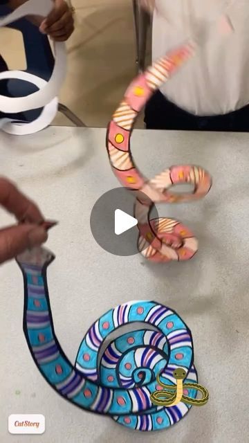 Tracy Boberg Nichols on Instagram: "My Kindergarteners love snakes way more than I do. 🐍 I do like these spiral pattern snakes though! This lesson with more spiral themed kinder 1st grade lessons are in my TPT shop. See link in my bio. 👍
.
.

.

#kindergartenart #artforkids #artlessons #artlessonsforkids #kidsart #kidsartwork #arteducator #arteducation #1stgradeart #homeschoolart #homeschoolartclass #1stgradeart #artteacher #artteachers #elementary-art #primaryart #kindergarden #primaryartclass #primaryartteacher 
#libertycommonart #artclass #artteachersofinstagram #artclassroom #artclassesforkids #artteachersofig #libertycommonart #artclassroom #artclass #teachersfollowteachers #tracynicholsartkinder" Snake Art Project, Pattern Art For Kids Kindergarten, Easy Art Lessons Elementary, Kindergarten Pattern Art, Easy Elementary Art Projects, Art Project Kindergarten, Kindergarten Sculpture, Kindergarten Artwork, Collaborative Art Projects For Kids