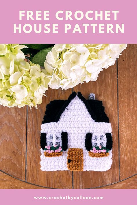 Learn to make this simple and beginner crochet project. You will learn to make this adorable applique house that you can use in a frame, on a bag, as decor or a card. Crochet Planet Applique, Crochet House Appliques, Crochet Book Applique, Crochet Applique Patterns Free Simple, Amigurumi Basics, Applique Patterns Free, Crochet Applique Patterns, Chicken Applique, Flat Crochet