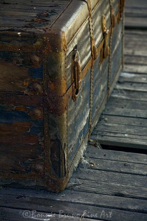 Nostalgic Photography, Vintage Steamer Trunk, Widows Walk, Old Trunks, Sea Captain, Trunks And Chests, Antique Trunk, Old Suitcases, Vintage Trunks