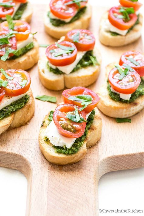 Pesto Bruschetta - Pesto Cream Cheese and Tomato Bruschetta - Shweta in the Kitchen Cream Cheese And Tomato, Bruschetta Appetizers, Pesto Cream Cheese, Pesto Bruschetta, Cheese And Tomato, Fest Mad, Delicious Appetizers, Tomato Bruschetta, Cheese Tomato