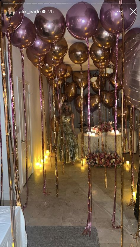 Birthday party #aesthetic #rosegold #birthdaydinner #surprise Birthday Party Aesthetic, Sweet 16 Party Planning, 15th Birthday Cakes, 21st Bday Ideas, Gold Graduation Party, Sweet 16 Birthday Cake, 16 Birthday Cake, Party Setup, Party Aesthetic