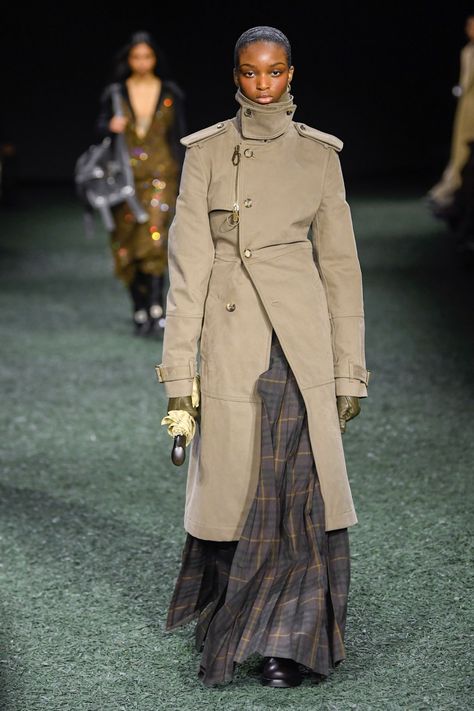 Fashion Communication, Burberry Outfit, Fashion Archive, Show Collection, Fall Winter Wardrobe, Style Inspiration Fall, Fashion Show Collection, Fall 2024, Winter Style