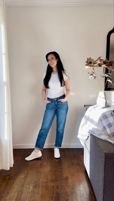 Jeans outfit, fall outfit, easy outfit, weekend outfit, jeans, white tshirt, white sneakers Weekend Outfit, White Sneakers, White Tshirt, Jean Outfits, Simple Outfits, Fall Outfits, High Waisted, White, T Shirt