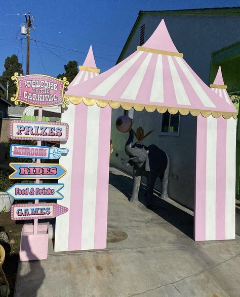 Carnival Birthday Entrance, Diy Carousel Decorations, 1st Carnival Birthday Party, Tulle Ceiling Draping Bedroom, Welcome Two The Carnival Girl, Carnival Backdrop Ideas, First Birthday Carnival Theme, Carousel Theme Birthday Party, Pastel Carnival Theme Party