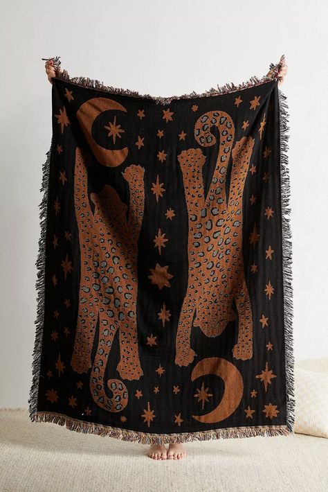 Calhoun UO Esclusivo Moonlight Leopards Art Throw | Urban Outfitters IT Leopard Blanket, Marble Duvet Cover, Tassel Wall Hang, Sloth Art, Colorful Apartment, Apartment Stuff, Leopard Art, Tapestry Bedroom, Cozy Throw Blanket