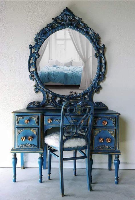 Boho Dressing Table, Whimsical Dresser, Table Decorating Ideas, Whimsical Painted Furniture, Fantasy Furniture, Boho Decoration, Table Decorating, Using Chalk Paint, Colorful World