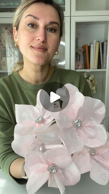 White Cake With White Flowers, Cake With Wafer Paper Flowers, How To Make Wafer Paper Flowers, Wafer Paper Flowers Cake, Wafer Paper Flowers Tutorial, Edible Paper Flowers, Pink Flower Cake, Wafer Flowers, Amazon List