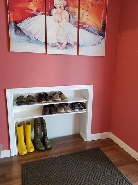 Storage solutions for the shoes in your home. A great DIY idea for an entryway mudroom. DIY storage solution for extra shoes. This space saving shoe storage is brilliant and it looks great. Keep your shoes neat and organized with this simple DIY storage idea for your home! #DIY #storage #organizing #organization #shoes #lifehack #storageideas #organizinghack #Organized #SpaceSaver #ideas #tipsandtricks Space Saving Shoe Storage, Diy Space Saving, Diy Shoe Storage, Small Closet Space, Diy Shoe Rack, Diy Rangement, Diy Space, Entryway Shoe Storage, Storage Idea