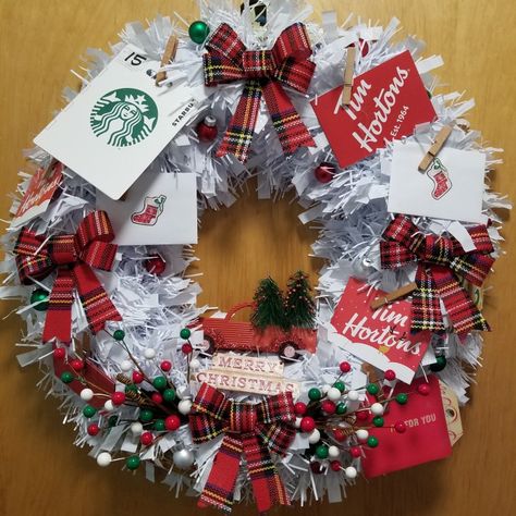 Teacher Christmas Gift Card Wreath, Gift Card Wreath Ideas, Holiday Gift Card Presentation, Gift Card Wreath Christmas, Gift Card Tree Christmas, Christmas Gift Card Bouquet, Gift Card Raffle Basket, Gift Card Bouquet Christmas, Gift Card Christmas Ideas