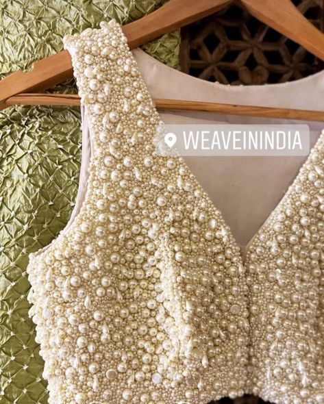 Lehanga Blouses, Pearl Sleeves, Sheer Prom Dress, Choli Blouse Design, Work Blouse Designs, Netted Blouse Designs, Bridal Lehenga Online, Embroidery Belt, Moti Work