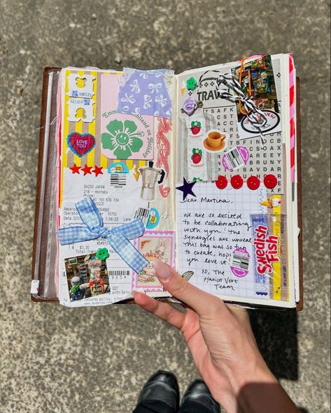 smash journaling junk journal scrapbooking memory collecting The Art Of Memory Collecting, Sticker Scrapbook Ideas, Memory Junk Journal, Scrapbook Junk Journal, Junk Journal Scrapbook, Smash Journal Ideas, Smash Book Journal Ideas, Junk Journal Spread Ideas, Picture Journal Ideas