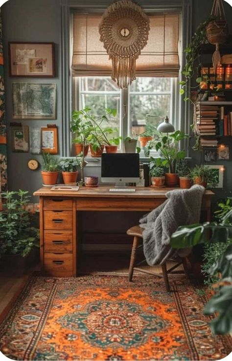 Vintage Office Inspiration, Cool Office Setup, Mediterranean Office Ideas, Cozy Space Aesthetic, Bohemian Home Office Ideas, Cottage Office Ideas, Writing Room Ideas, Vintage Office Ideas, Art Organisation