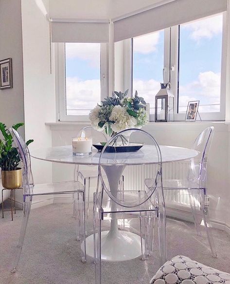 Clear Chairs Dining Room, Clear Dining Table Decor, Acrylic Furniture Decor, Clear Dining Table, Marble Pedestal Table, Casa Open Space, Clear Dining Chairs, Danville Virginia, Transparent Chair