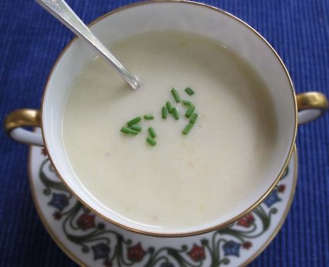 Julia Child's Vichyssoise - Step-by-Step | Mother Would Know Vichyssoise Recipe, Cold Soups, Julia Child Recipes, Summer Soup, Sour Soup, Fine Dining Recipes, Cold Soup, French Open, French Cooking