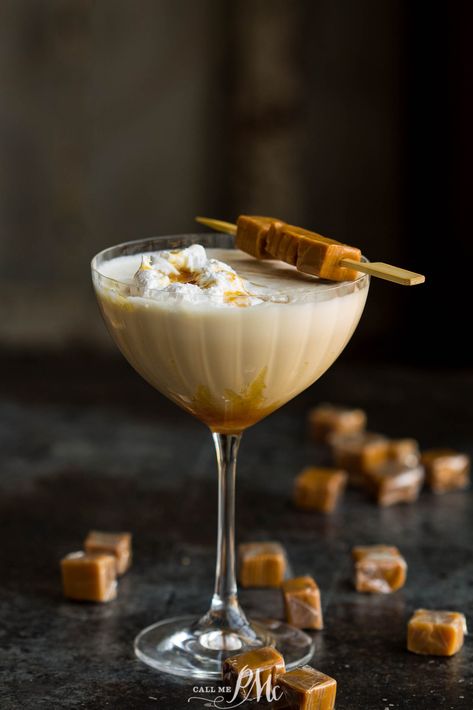 Rumchata Cocktails, Caramel Cocktail, Caramel Martini, Rumchata Recipes, Blueberry Oatmeal Bake, Baileys Recipes, Caramel Vodka, Cocktail Martini, Churros Recipe