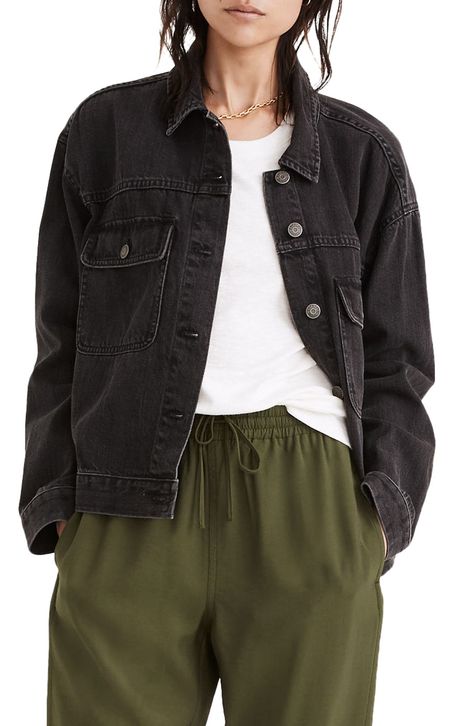 Madewell The Jean Jacket available at #nordstromrack Black Jean Jacket Outfit, Black Jean Jacket Outfits, Denim Jacket Outfit Women, Black Denim Jacket Outfit, Black Jacket Outfit, Winter Jacket Outfits, Jacket Outfit Women, Demin Jacket, Black Jean Jacket