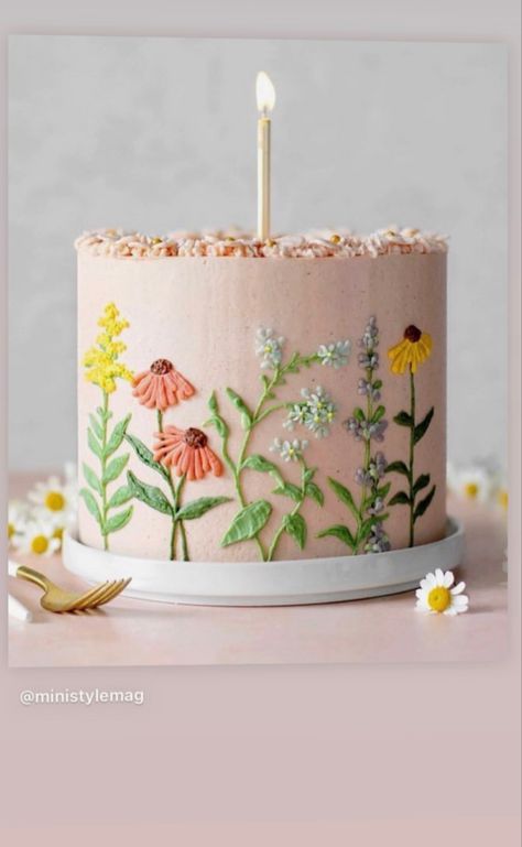 Wildflower Cake Design, Buttercream Wildflower Cake, Summer Flower Cake, Buttercream Wildflowers, Wildflower Birthday Cake, Wildflower Cupcakes, Wildflower Cookies, Spring Flower Cake, Wildflower Cake